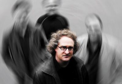 Ankündigungsmotiv für die Veranstaltung Roger Hanschel „ Heavy Rotation“