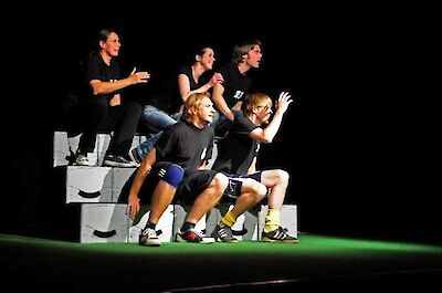 Ankündigungsmotiv für die Veranstaltung Wie steht’s? – AUSWÄRTSSPIEL