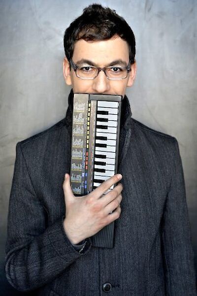 Ankündigungsmotiv für die Veranstaltung Omer Klein Trio