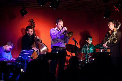 Ankündigungsmotiv für die Veranstaltung Dirik Schilgen JazzGrooves