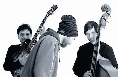 Ankündigungsmotiv für die Veranstaltung Massoud Godemann Trio (MG3)