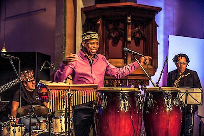 Ankündigungsmotiv für die Veranstaltung Jazz und Weltmusik im Hofgarten